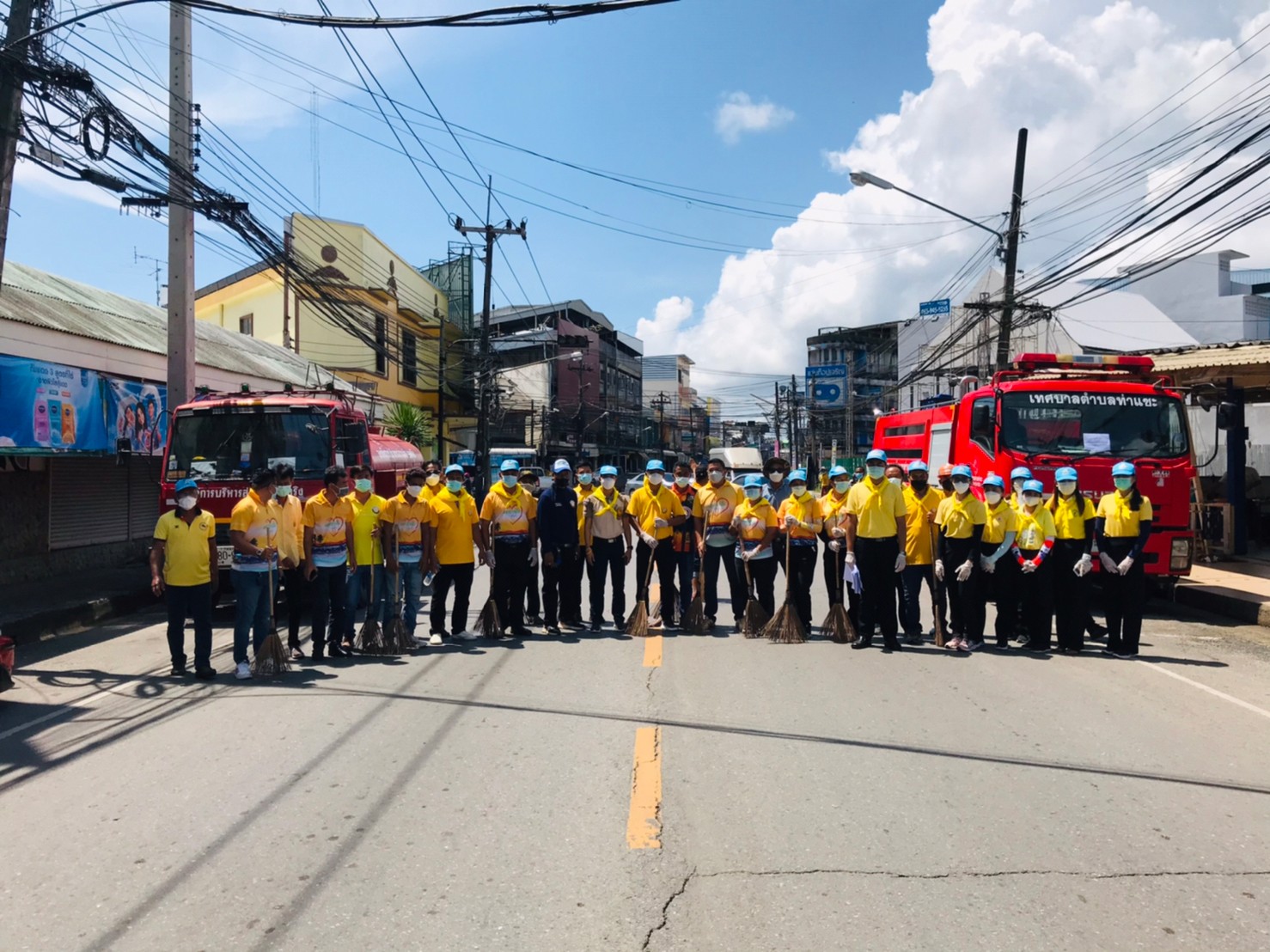 กิจกรรมทำความสะอาด Big Cleaning Day เพื่อเฝ้าระวังการป้องกันการแพร่ระบาดของโรคติดเชื้อไวรัสโคโรน่า 2019 บริเวณถนนศาลาแดงถึงหน้าสถานีรถไฟชุมพร