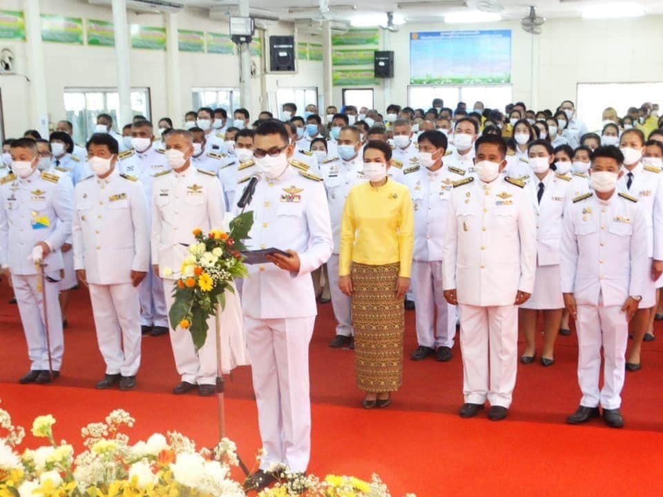 วันที่ 28 กรกฎาคม 2563 เวลา 09.00 น. นางสาวภูริชญา จันทร์เหล็ก ปลัดอบต.คุริง ปฏิบัติหน้าที่ นายก อบต.คุริง พร้อมด้วยพนักงานส่วนตำบลคุริง เข้าพิธีลงนามถวายพระพรชัยมงคล