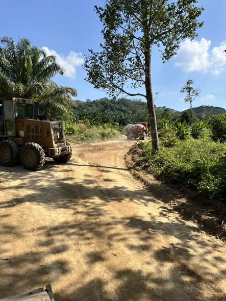 🚜ซ่อมแซมถนน ในเขตองค์การบริหารส่วนตำบลคุริง (กองช่าง) 🧑‍🚒