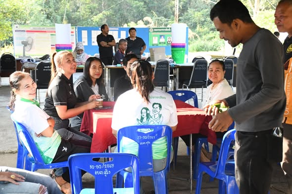 ภาพบรรยากาศการตรวจรับหีบบัตรเลือกตั้งและวัสดุอุปกรณ์ประจำหน่วยเลือกตั้งให้แก่คณะกรรมการประจำหน่วยเลือกตั้ง(กปน.)และเจ้าหน้าที่รักษาความปลอดภัยประจำหน่วยเลือกตั้ง ในการเลือกตั้งสมาชิกสภาองค์การบริหารส่วนตำบลคุริงและนายกองค์การบริหารส่วนตำบลคุริง
  📌📌 วันเสาร์ที่ 10 มกราคม 2569